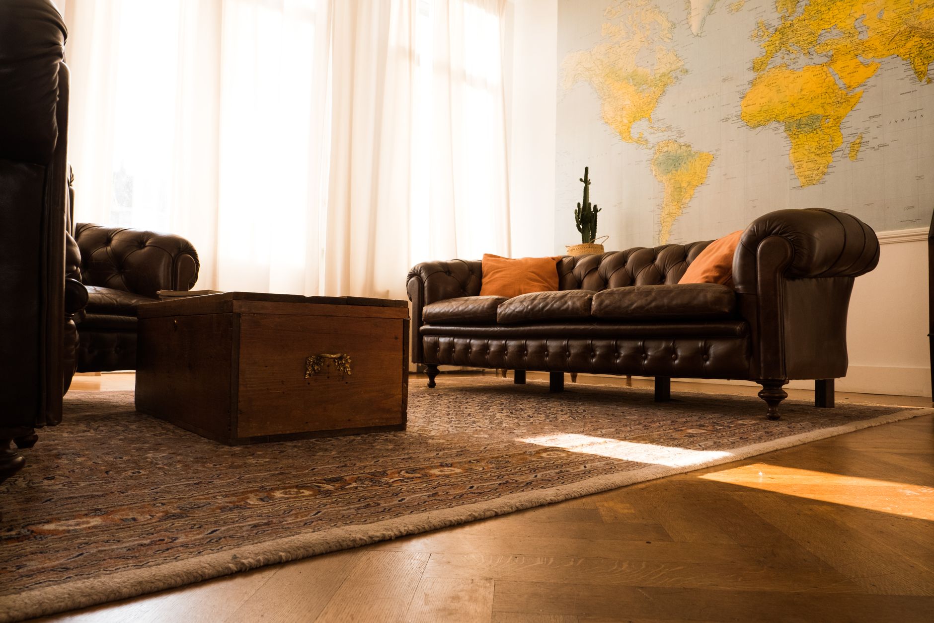 Sofa bersih berseri setelah layanan cuci sofa murah di Solo, menampilkan hasil profesional dan harga terjangkau