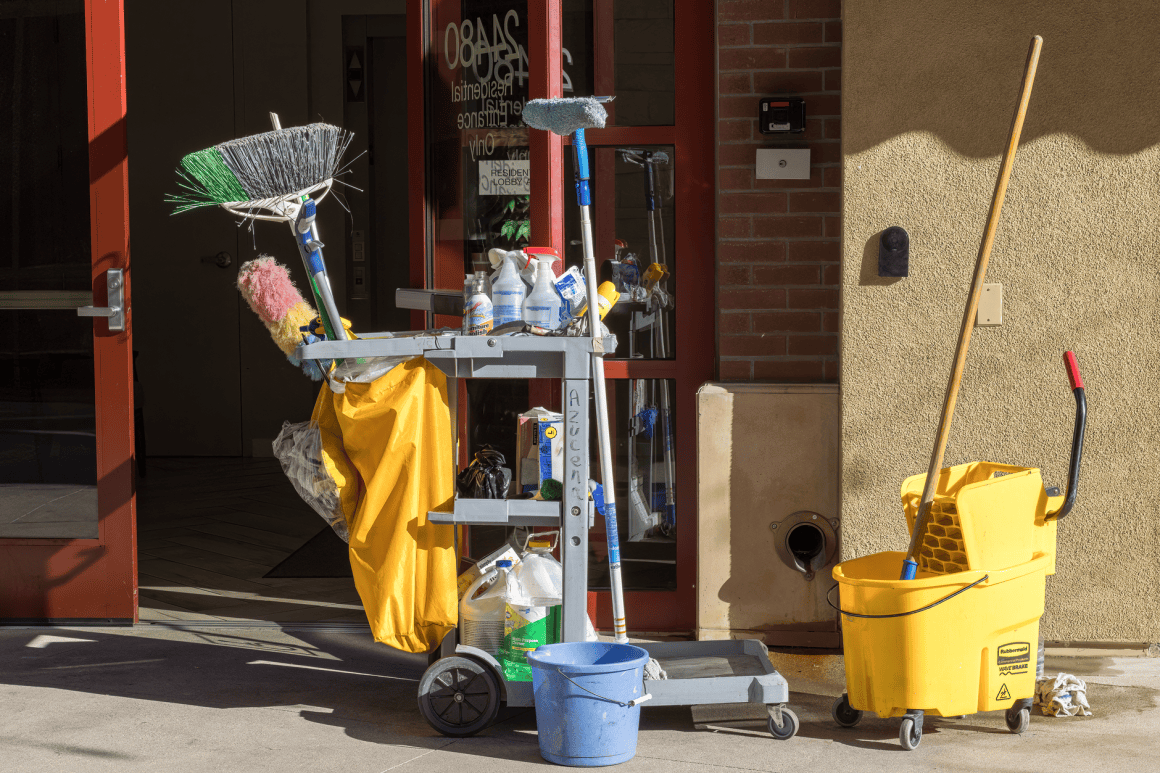 rahasia-efisiensi-checklist-kerja-cleaning-service-17651101 Checklist kerja cleaning service profesional untuk standar kebersihan gedung perkantoran.