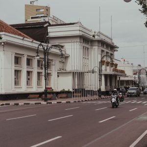rappel-vs-drone-untuk-inspeksi-fasad-31903990 Rappel vs Drone untuk Inspeksi Fasad Gedung: Pilih Mana yang Efektif?